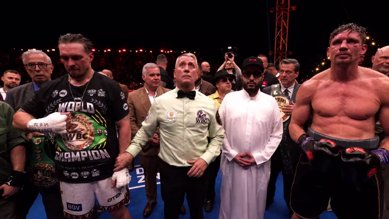 Usyk Retains Title in Controversial Late TKO Over Verhoeven at Pyramids