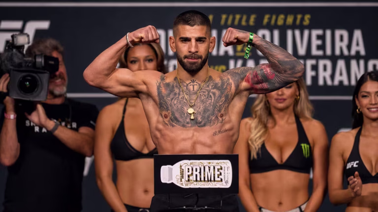 Ilia Topuria Explains Cold Apology to Charles Oliveira Before UFC Title Fight