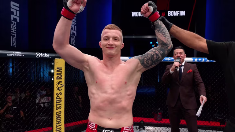 Iwo Baraniewski Makes a Violent Statement With First-Round TKO Over Junior Tafa