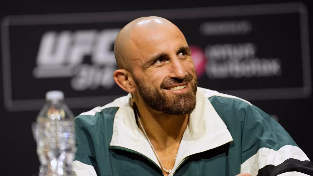 Volkanovski Stands Firm for Pereira Why Herb Dean Needed to Be More Vocal on Illegal Back-of-the-Head Strikes