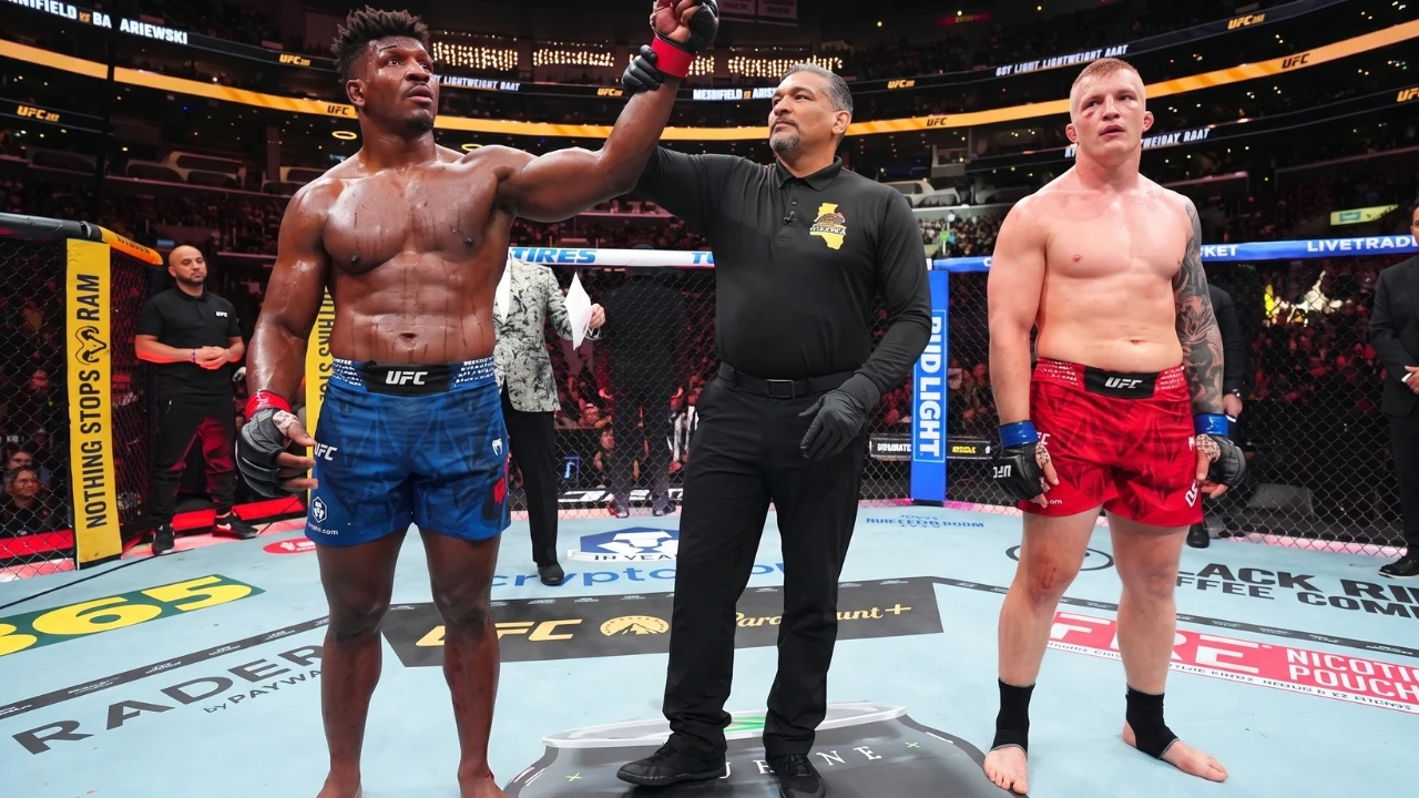 Alonzo Menifield Takes Split Decision Over Iwo Baraniewski at UFC 331