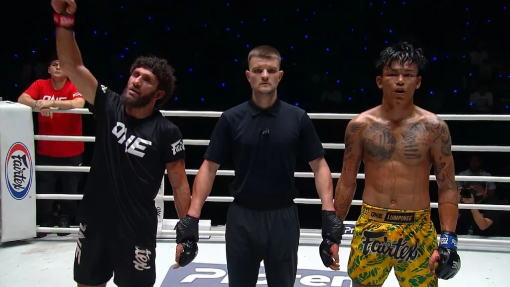 Kiamran Nabati Outslugs Nontachai by Decision at The Inner Circle 31